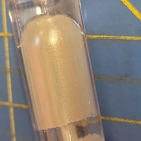 Revolution Eye Chrome Hope Mattte & Metal Liquid Eyeshadow 2.2ml New Sealed Tube - Picture 3 of 4